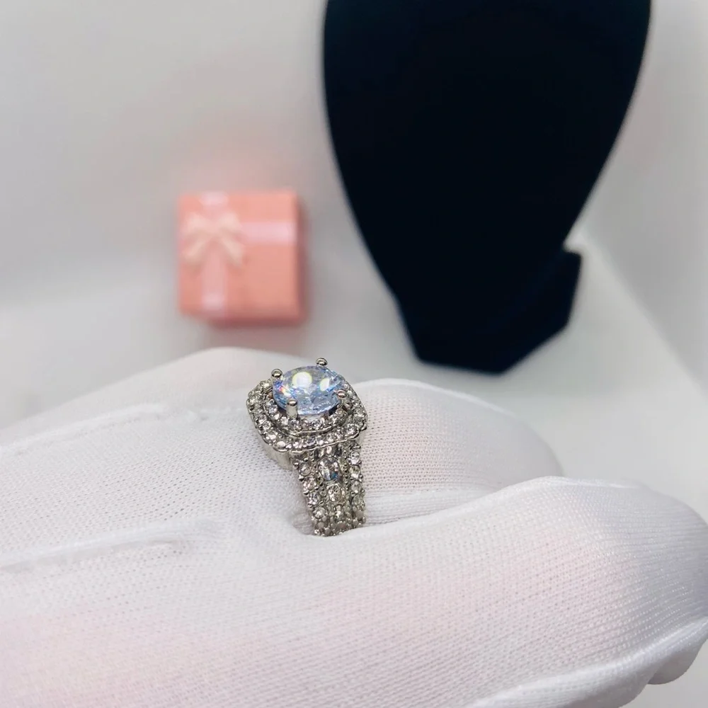 Luxury Silver Square Diamond Cubic Zircon Ring - Picture 11 of 14